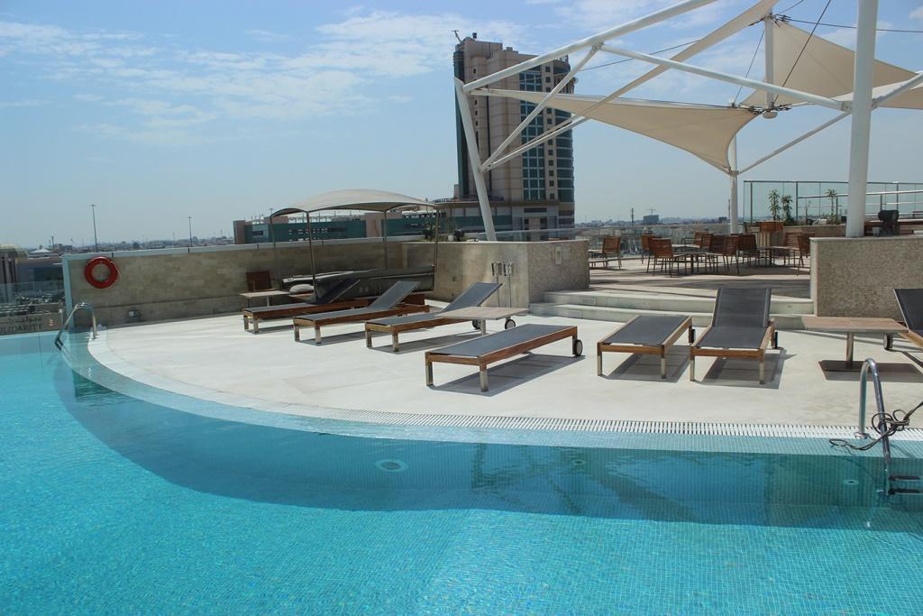 Ramee Grand Hotel And Spa Manama Exterior foto Rooftop pool