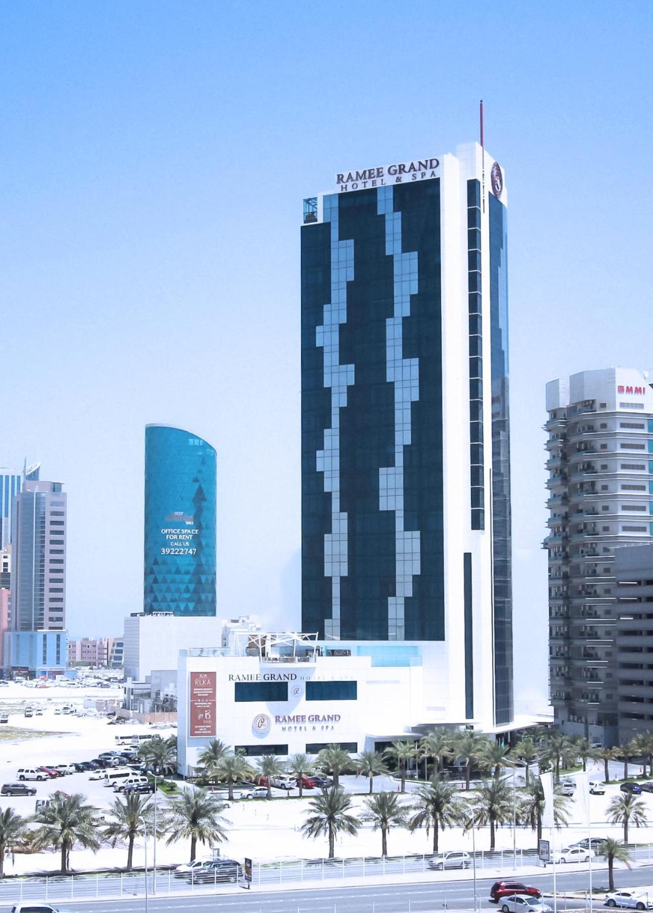 Ramee Grand Hotel And Spa Manama Exterior foto The hotel in 2011