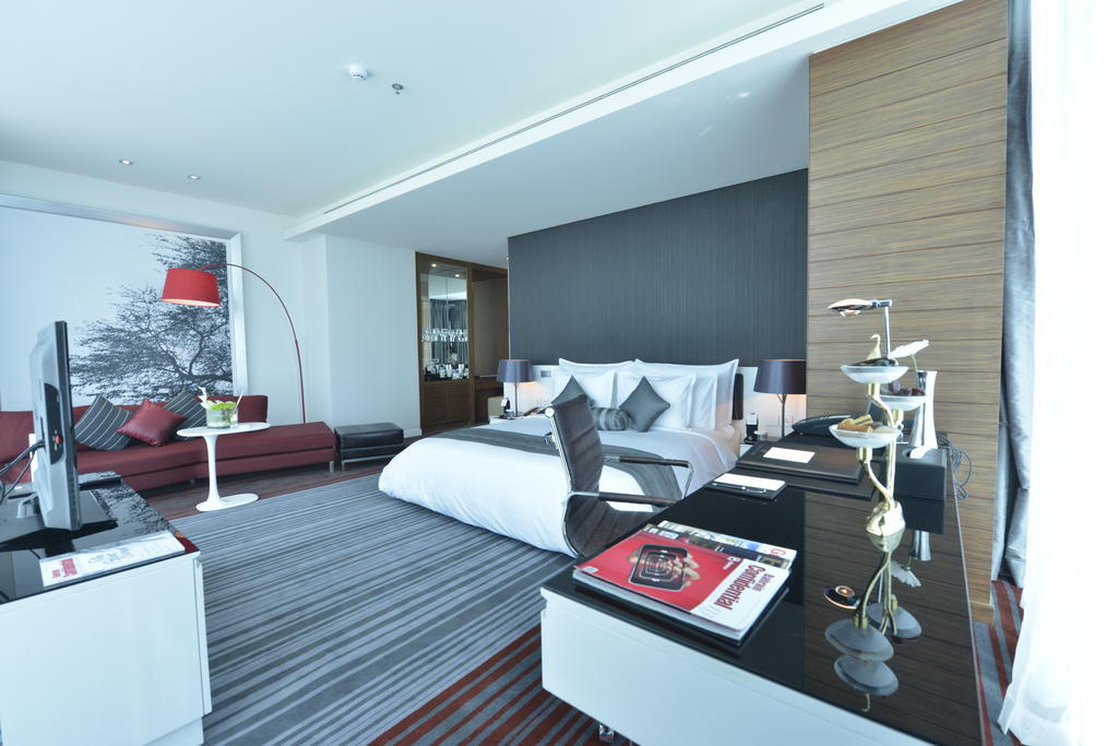 Ramee Grand Hotel And Spa Manama Zimmer foto A bedroom at the hotel